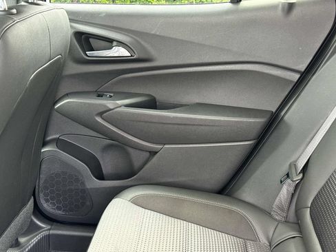 Used 2025 Chevrolet Trax LT FWD image 12