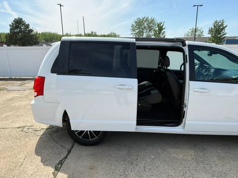 Used 2018 Dodge Grand Caravan SXT w/ Driver Convenience Group FWD image 22