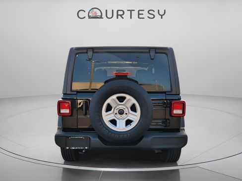Used 2021 Jeep Wrangler Islander image 4