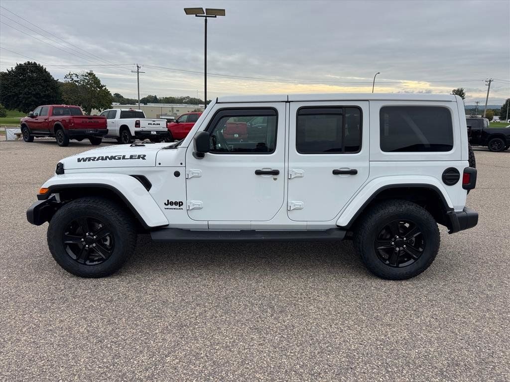 Used 2023 Jeep Wrangler Unlimited Sahara AWD/4WD image 2