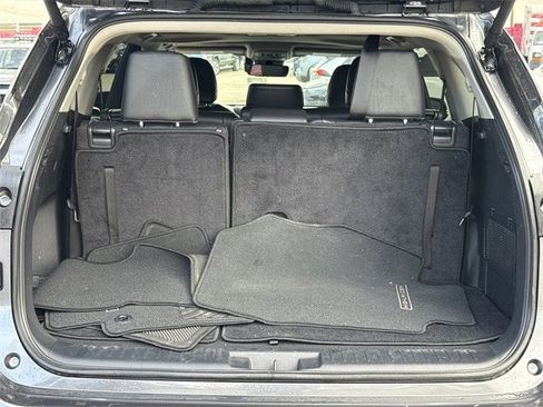 Used 2024 Toyota Highlander XLE image 35