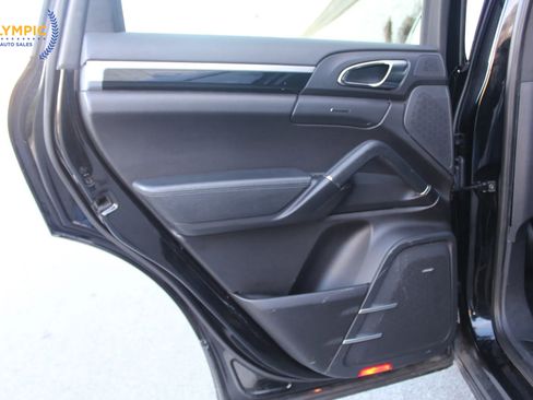 Used 2014 Porsche Cayenne Platinum Edition image 40