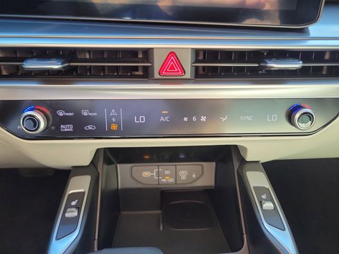 Certified 2025 Kia Sorento S w/ Panoramic Sunroof Package FWD image 35