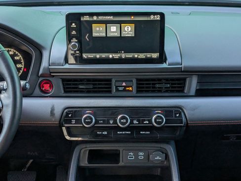 Used 2025 Honda Pilot TrailSport image 31