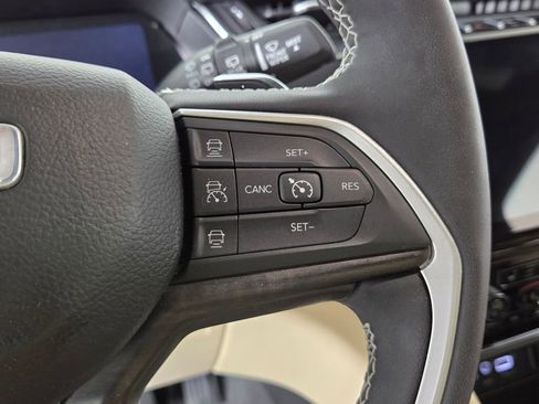 Used 2023 Jeep Grand Cherokee L Limited image 19