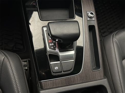 Used 2021 Audi Q5 2.0T Premium w/ Convenience Package image 28