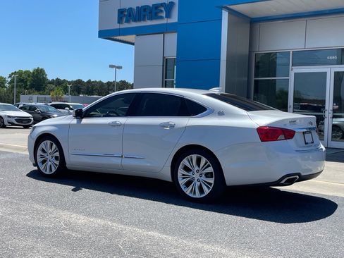 Used 2017 Chevrolet Impala Premier w/ Enhanced Convenience Package FWD image 3