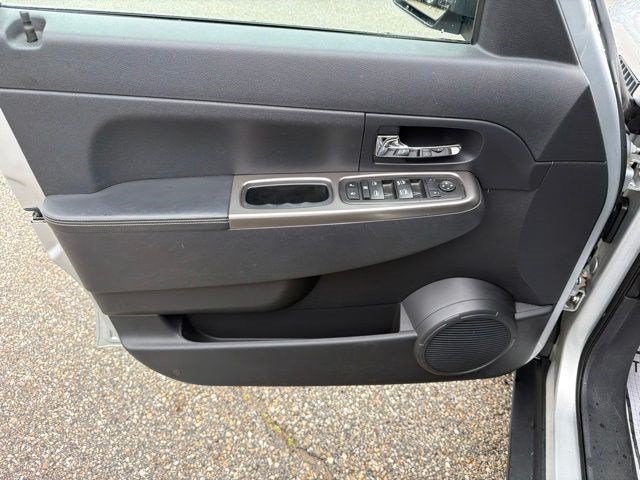 Used 2012 Jeep Liberty Limited AWD/4WD image 11