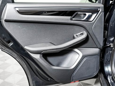 Certified 2023 Porsche Macan S AWD/4WD image 29