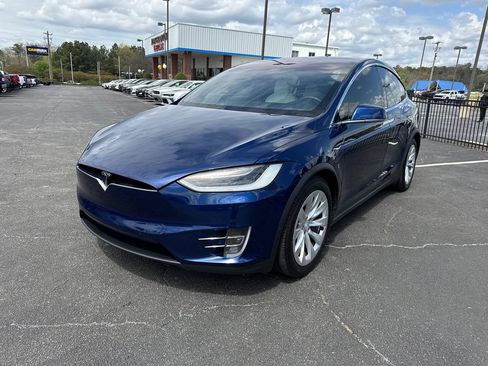 Used 2018 Tesla Model X image 2