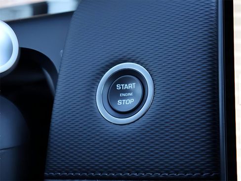 Certified 2025 Land Rover Discovery Sport Dynamic SE image 28