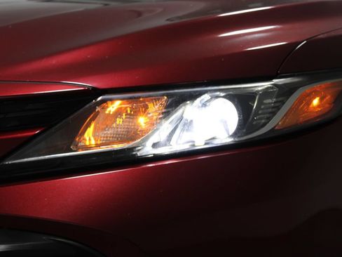 Used 2018 Toyota Camry LE FWD image 44