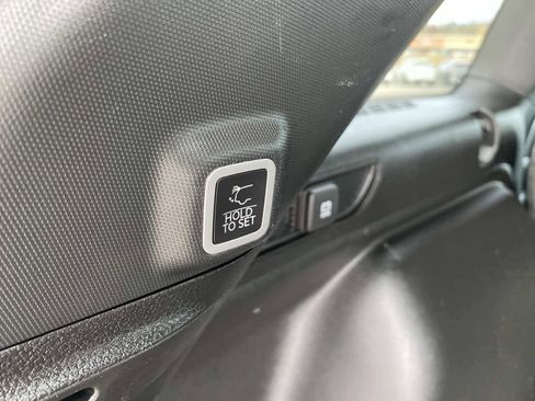 Certified 2024 Jeep Grand Cherokee Limited image 6