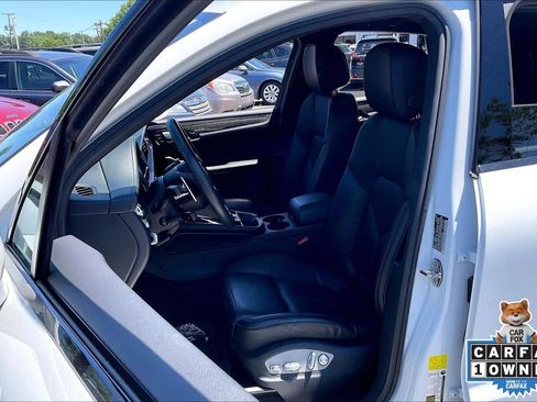 Used 2023 Porsche Macan S AWD/4WD image 8