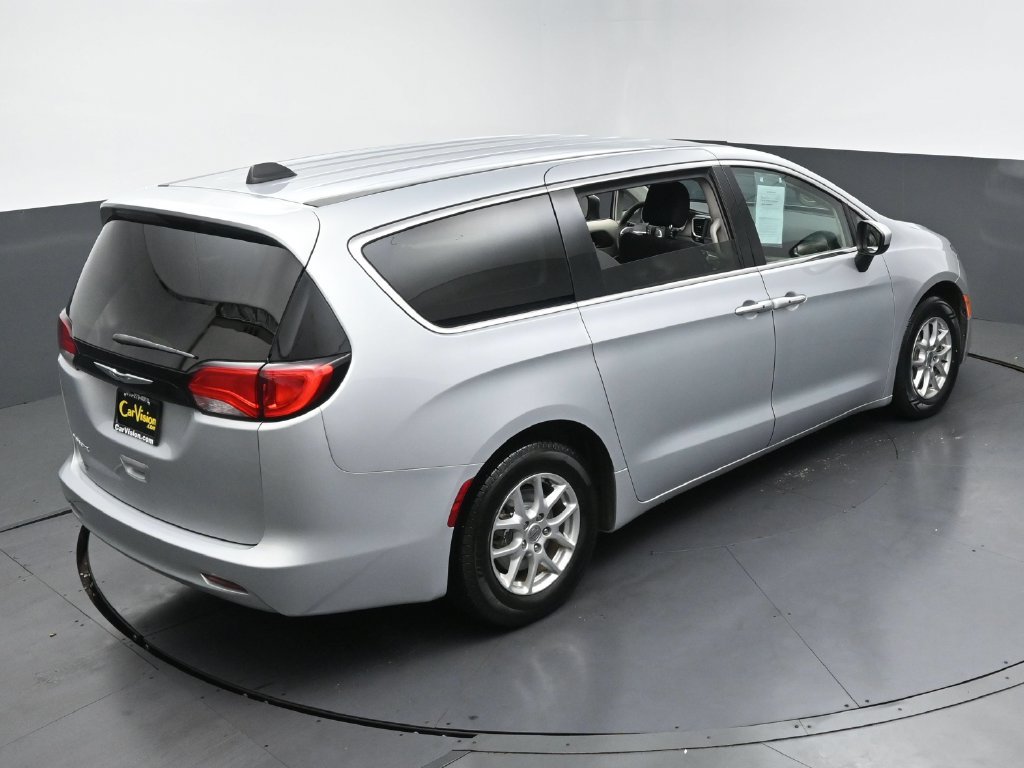 Used 2022 Chrysler Voyager LX FWD image 37