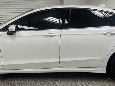 Used 2020 Ford Fusion SE image 8