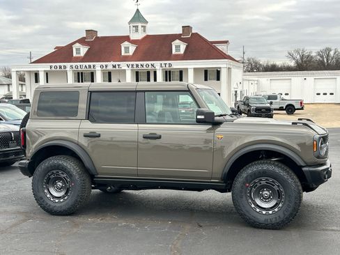 New 2025 Ford Bronco Badlands image 6