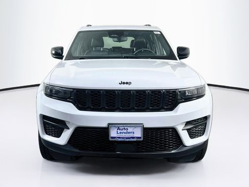 Used 2023 Jeep Grand Cherokee Altitude AWD/4WD image 2