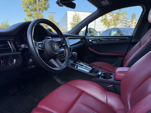 Certified 2024 Porsche Macan AWD/4WD image 4