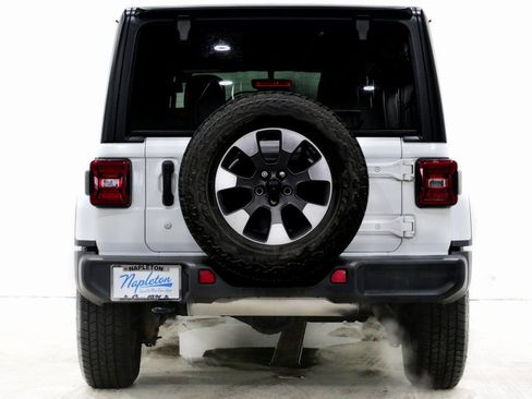 Used 2018 Jeep Wrangler Unlimited Sahara image 8