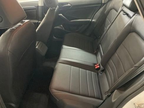 Certified 2023 Volkswagen Jetta SE w/ Panoramic Sunroof Package FWD image 9