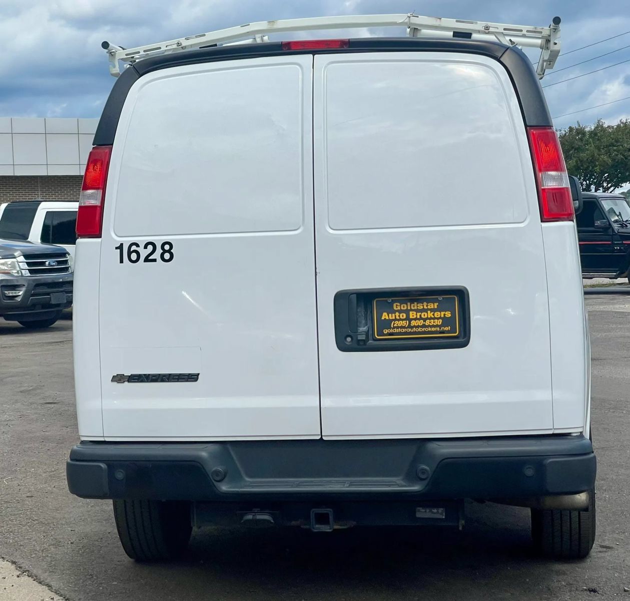 Used 2022 Chevrolet Express 2500 w/ Driver Convenience Package RWD image 3