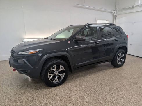 Used 2016 Jeep Cherokee Trailhawk w/ Leather Interior Group AWD/4WD image 1