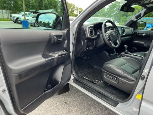 Used 2021 Toyota Tacoma TRD Off-Road AWD/4WD image 9