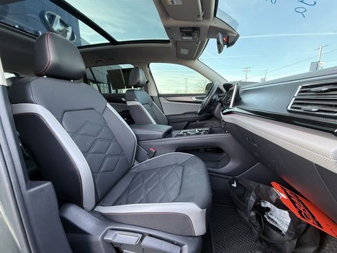 Used 2024 Volkswagen Atlas Peak Edition SE image 30