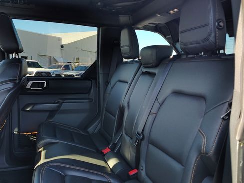 Used 2024 Ford Bronco Badlands image 11