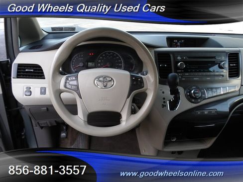Used 2014 Toyota Sienna LE FWD image 16