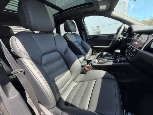 Certified 2026 Porsche Macan AWD/4WD image 20