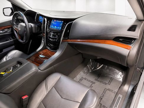 Used 2019 Cadillac Escalade ESV Premium Luxury AWD/4WD image 27