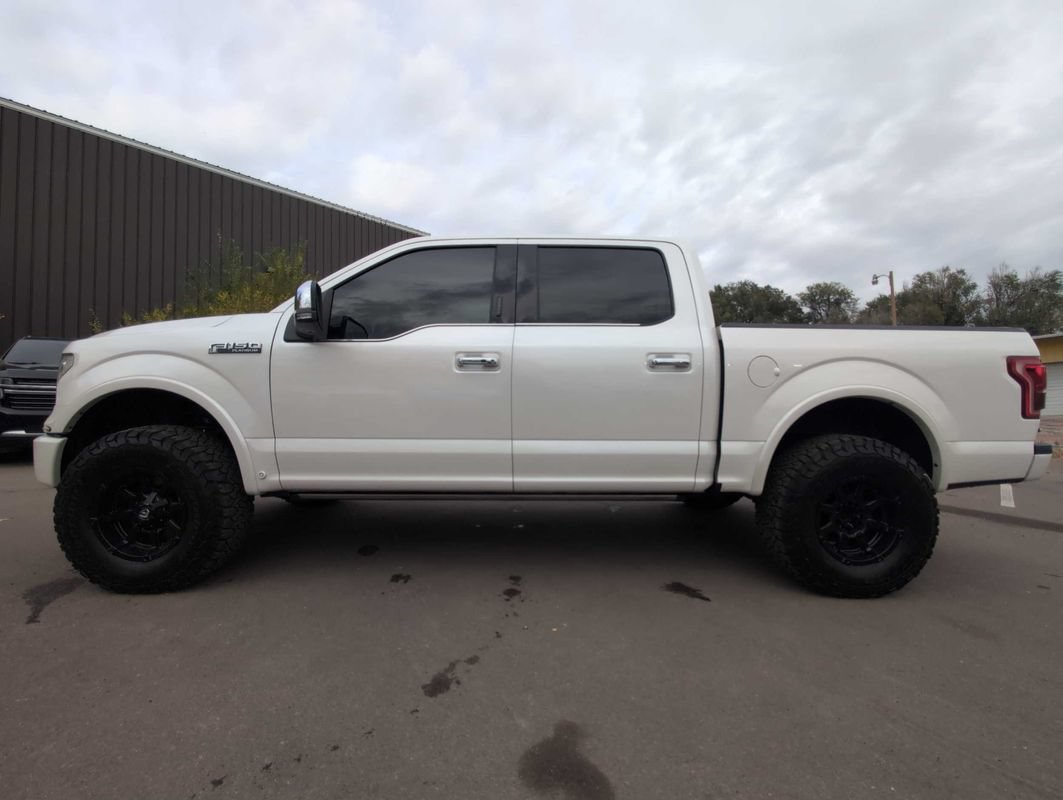 Used 2017 Ford F150 Platinum w/ Equipment Group 701A Luxury AWD/4WD image 4