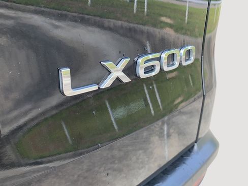 Used 2024 Lexus LX 600 F Sport image 11
