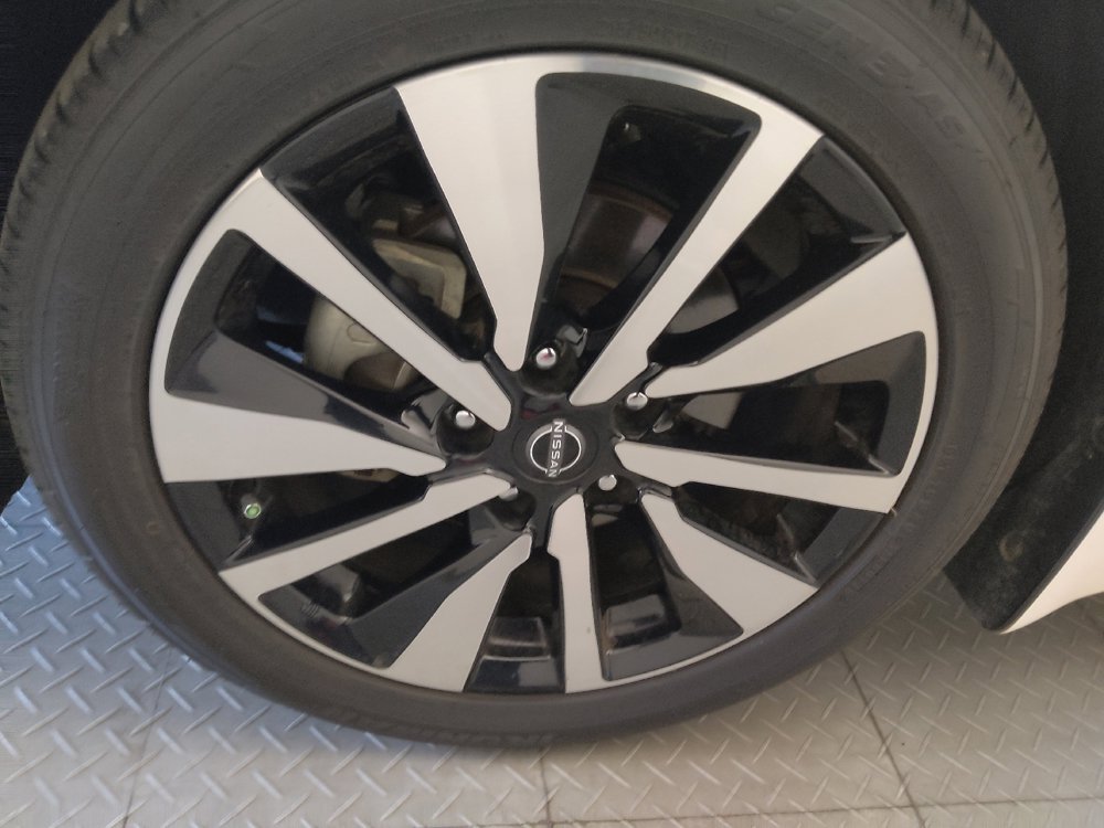 Used 2024 Nissan Sentra SV w/ SV Premium Package FWD image 31