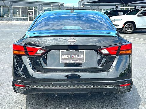 Used 2025 Nissan Altima 2.5 SV FWD image 7