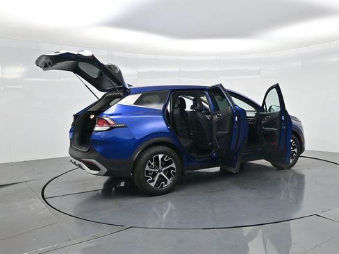 Used 2024 Kia Sportage EX image 4