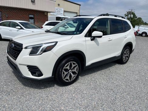 Used 2023 Subaru Forester Premium AWD/4WD image 2