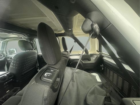 Used 2019 Jeep Wrangler Unlimited Sahara AWD/4WD image 23