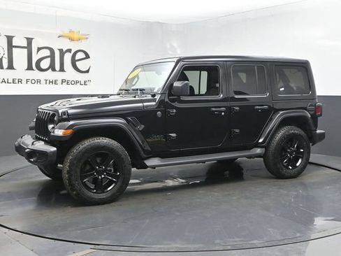 Used 2023 Jeep Wrangler Unlimited Sahara AWD/4WD image 32