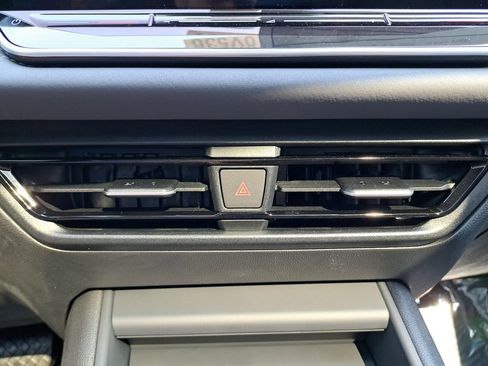 New 2025 Volkswagen Tiguan SE AWD/4WD image 26
