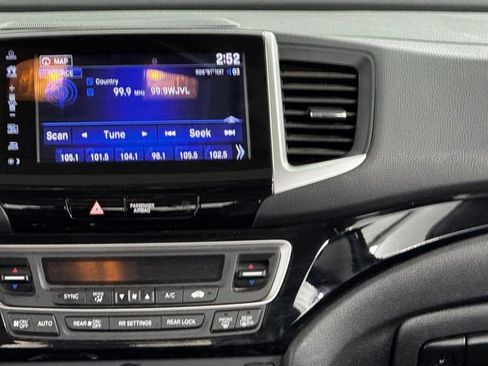 Used 2017 Honda Pilot Touring image 17
