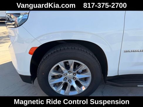 Used 2023 Chevrolet Suburban Premier image 8