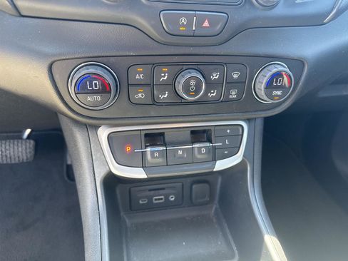 Used 2022 GMC Terrain SLT AWD/4WD image 25