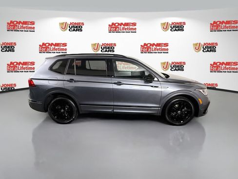 Used 2022 Volkswagen Tiguan SE R-Line FWD image 16