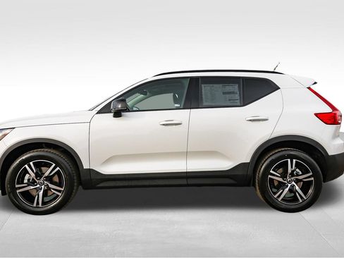New 2026 Volvo XC40 B5 Core w/ Climate Package AWD/4WD image 8