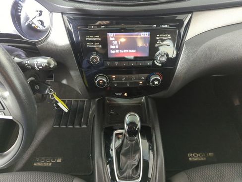 Used 2018 Nissan Rogue Sport S image 14