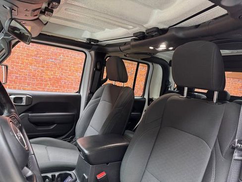 Used 2022 Jeep Gladiator Sport image 20