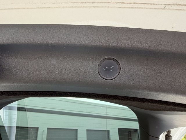 Used 2022 Tesla Model Y Performance AWD/4WD image 26